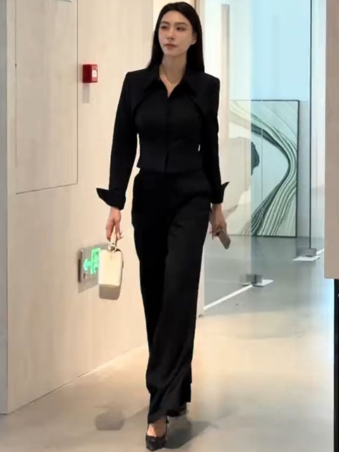 Minimalist Style Black Suit Lapel Shirt for Women, New Autumn and Winter Model, Slimming, Waist-Cinching, Elegant, High-End, Suitable for Work