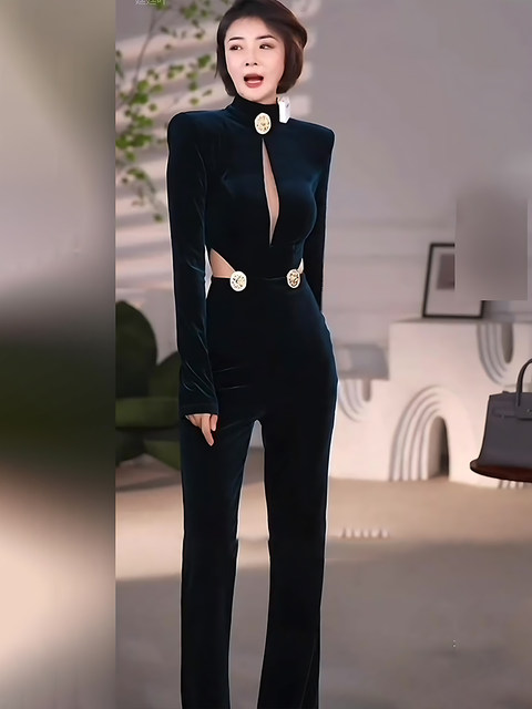 Yijie's Light Luxury and Elegant Style Black Velvet Jumpsuit for Women with Deep V-Neck, Long Sleeves, High Waist, and Slightly Flared Pants, Sexy Jumpsuit