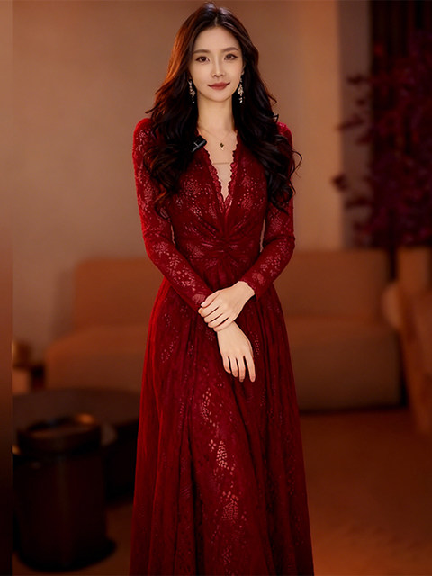 Mijie 2025 Winter Retro Red Lace Dress for Women, V-Neck, Waist-Cinching, Slimming, Mid-Length, High-End Elegant Dress