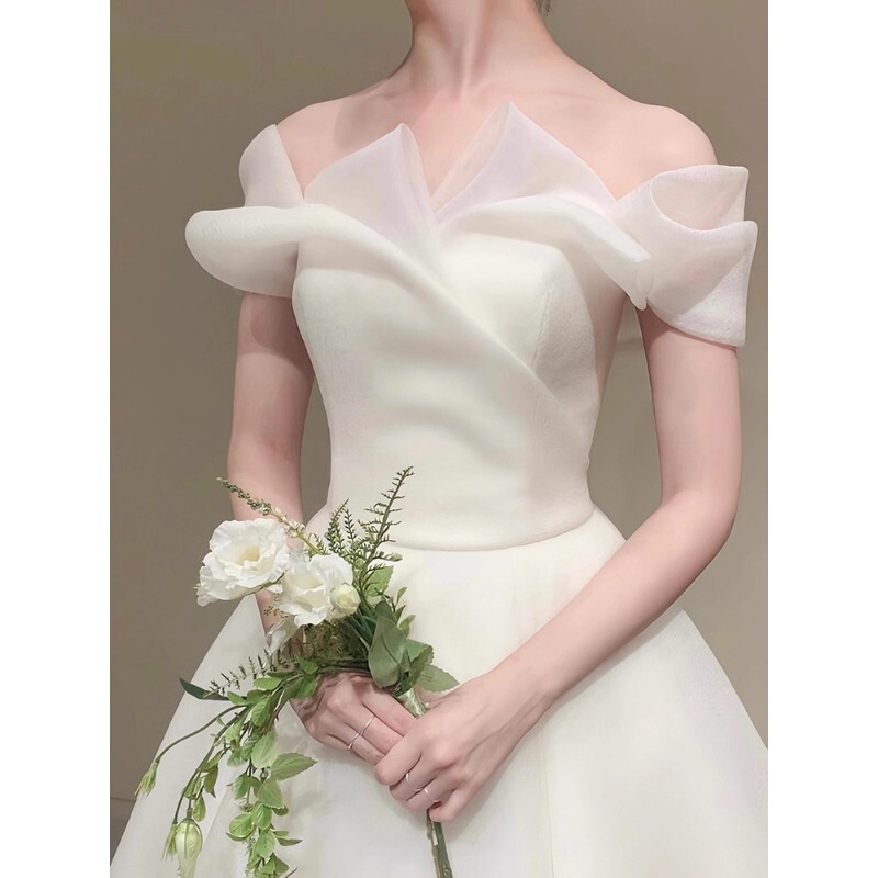 One-Shoulder Light Wedding Dress 2026 New Style for Petite Brides, Forest-Style Travel Photoshoot, Reception, Going-Out Dress, High-End Feel