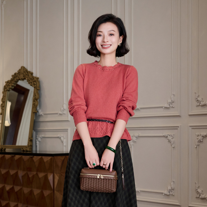 Yu Xizi/[Encounter with Roses] Fine Wool Knitted Sweater with Hollow Embroidery/Yh0344