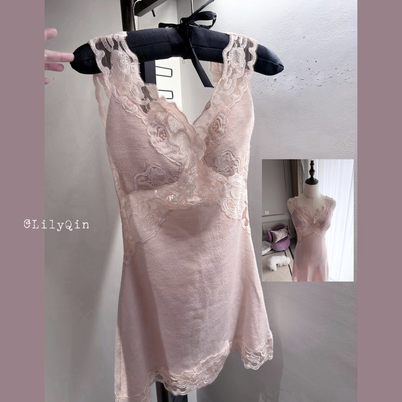 Lilyqin, the King of Lace*, Custom-Dyed Pink Lace + Yarn, a One-Piece Dress That Took a Whole Year to Make