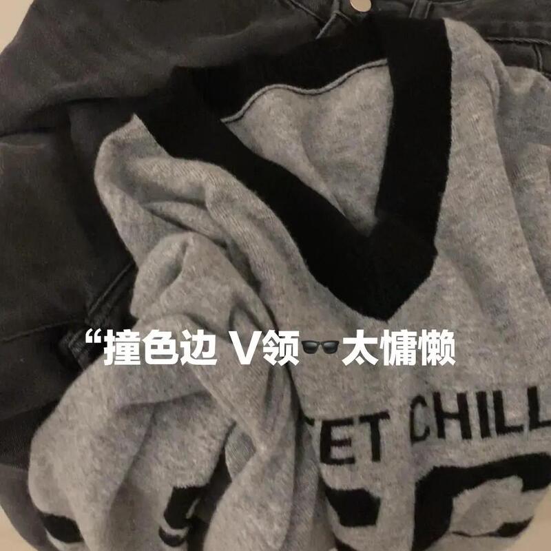 Beautiful and Stunning Autumn and Winter Korean Style Outfit, High-End Sports Sweater, Long-Sleeved V-Neck, Contrasting Color Knitted Sweater for Women Beautiful and Stunning Autumn and Winter Korean Style Outfit, High-End Sports Sweater, Long-Sleeved V-Neck, Contrasting Color Knitted Sweater for Women