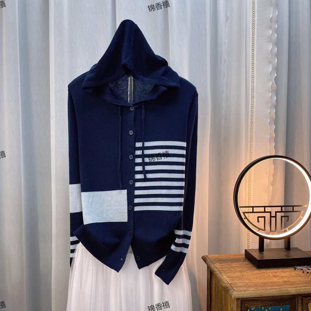 V817-格雷斯帽衫墨兰色：显瘦百搭神款？这件针织开衫凭什么火出圈！