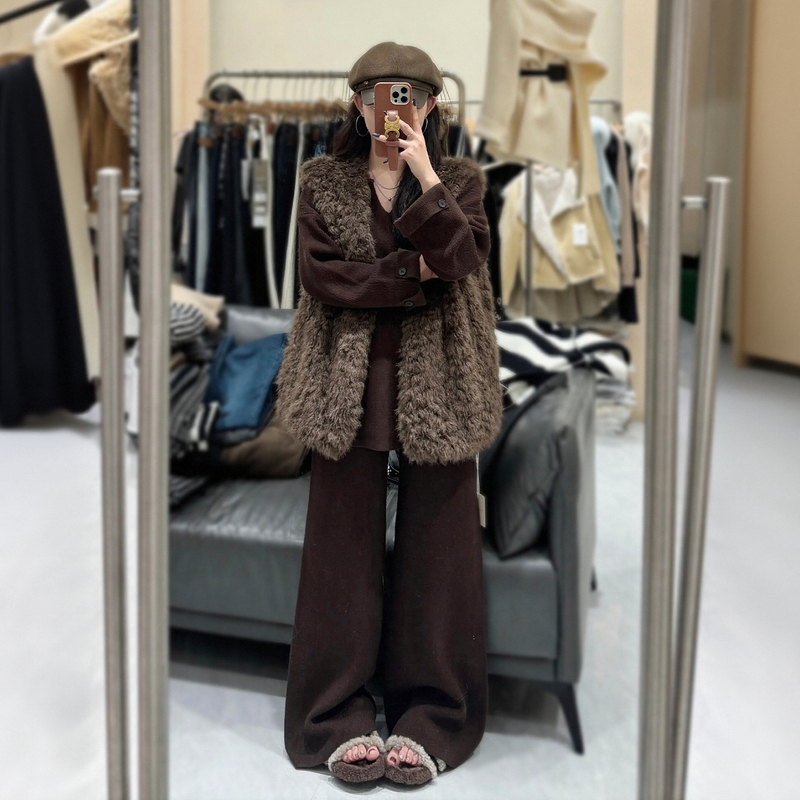 Korean Style Matching Set for Autumn and Winter, Lazy Style Furry Vest, Knitted Top, Casual Pants, Slimming and Relaxed Feel Set