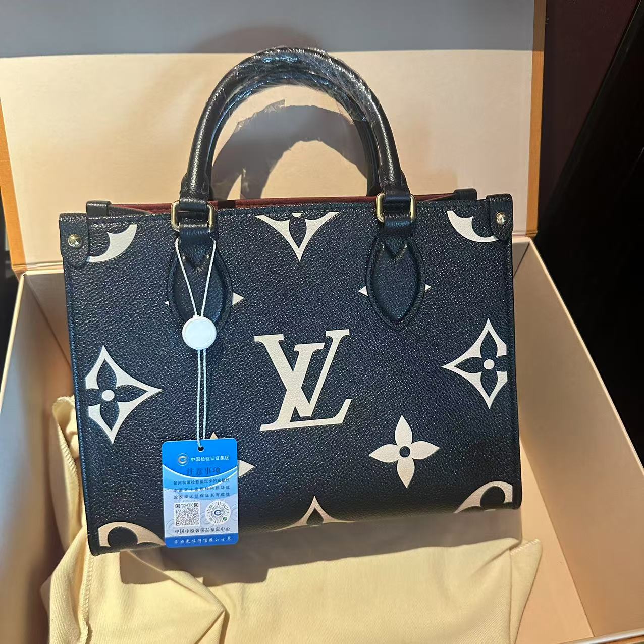 洋書　Louis Vuitton: City Bags 美品 SALE]ヴィトン Vuitton レア LV ポンヌフソフト MM (Louis