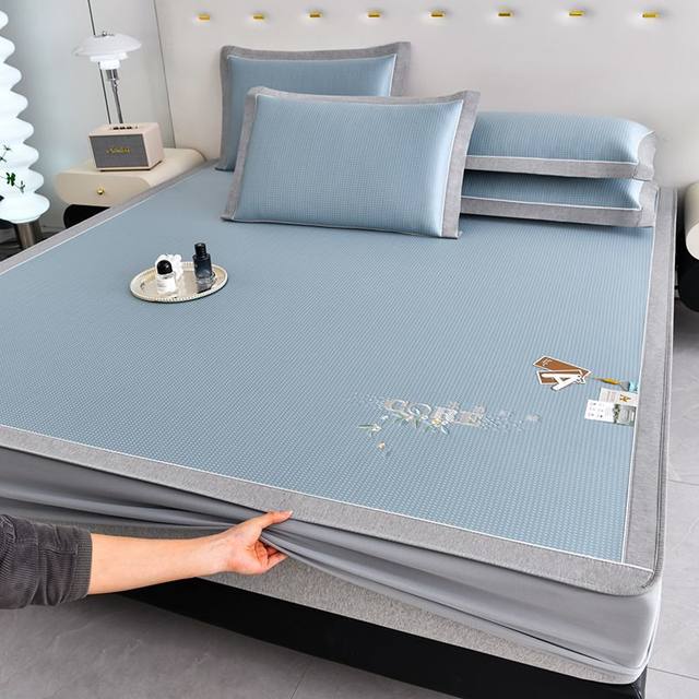 High-end ice silk antibacterial mat summer three-piece set machine sheet air conditioner washing mat bed cover style home naked sleep