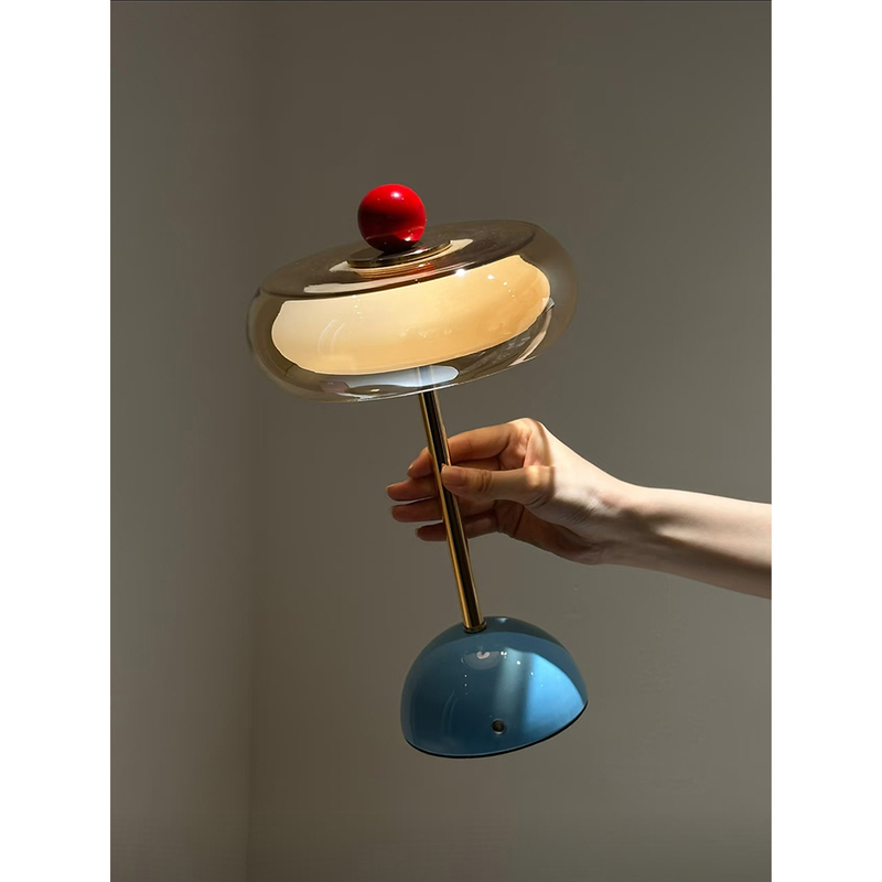Momo Retro Style Accessible Luxury High-End Glass Table Lamp 2026 New French Style Medieval Bedroom Bedside Lamp Rechargeable Model