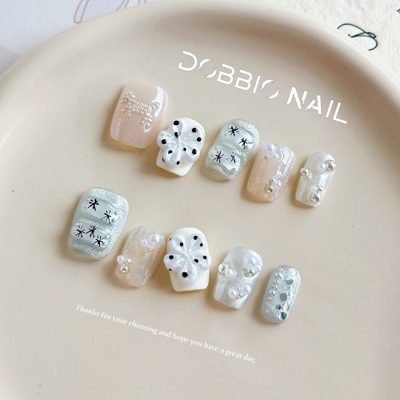 Dobbio【Flower Whisper】Gentle and Clear Ice Blue Cat Eye Three-Dimensional Snowflake Handmade Wearable Nail Art Tips