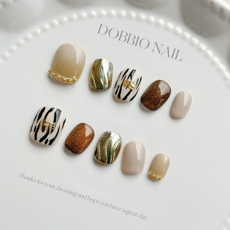 Dobbio【Divergent】Whitening Retro Zebra Pattern Metallic High-End Handmade Wearable Nail Art Pieces Dobbio【Divergent】Whitening Retro Zebra Pattern Metallic High-End Handmade Wearable Nail Art Pieces