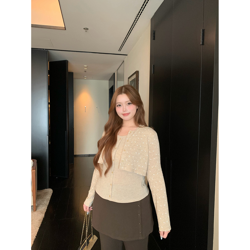Yiiiiingy【Ebony Sweet Tea】Genuine Two-Piece Set Korean Style Knitted Cardigan for Women, Short Style, Plus Size, Inner Layer for Autumn Yiiiiingy【Ebony Sweet Tea】Genuine Two-Piece Set Korean Style Knitted Cardigan for Women, Short Style, Plus Size, Inner Layer for Autumn