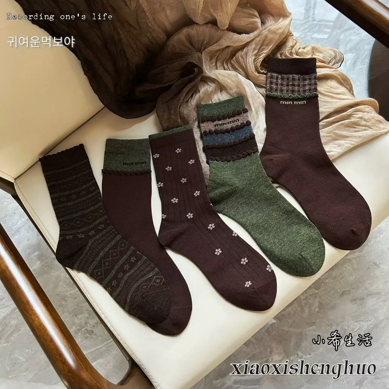 Korean-Style Women's Olive Green and Forest Green High Socks, Moss Green Seamless Stitching Korean-Style Women's Olive Green and Forest Green High Socks, Moss Green Seamless Stitching