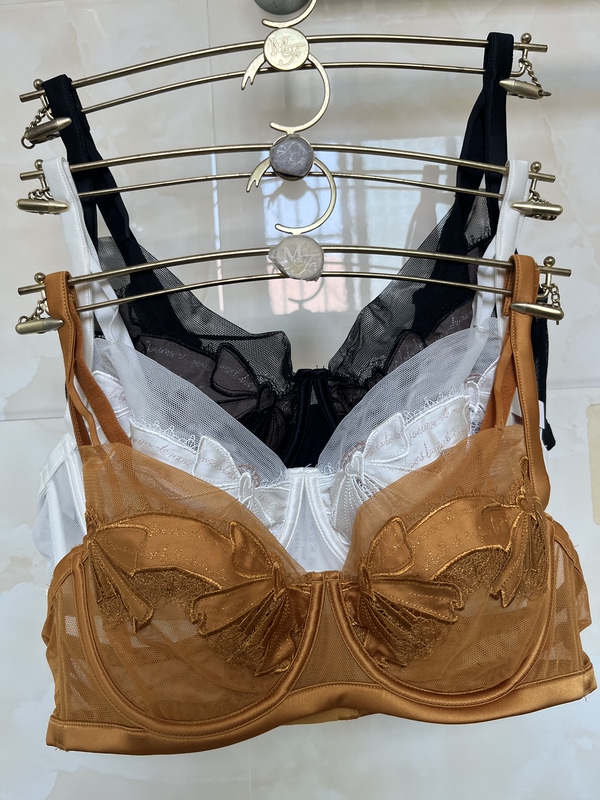 Man*Fen Soft Underwire Ultra-Thin Large Bust Minimizing Breathable Mesh Bra Sexy Single-Layer Lace Lingerie 20841046