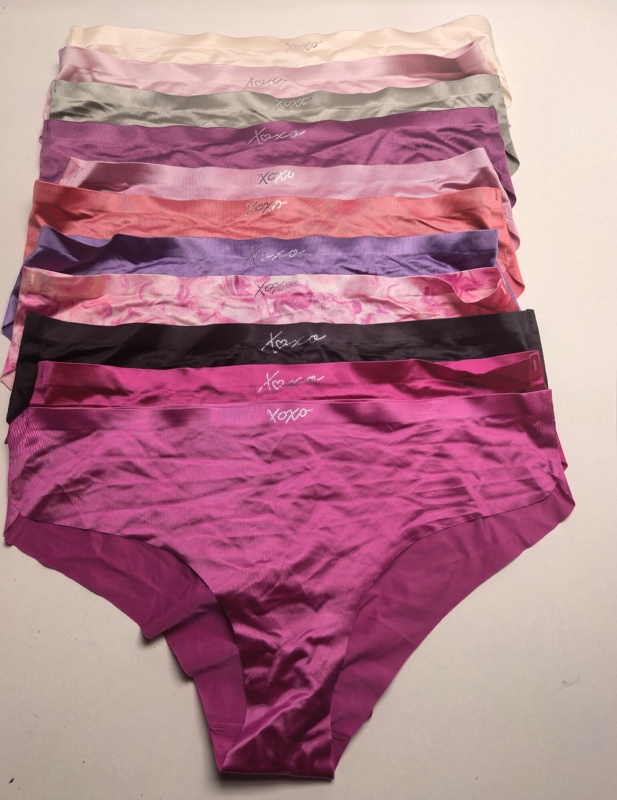 New Xoxo Satin Mid-Waist Seamless Briefs New Xoxo Satin Mid-Waist Seamless Briefs