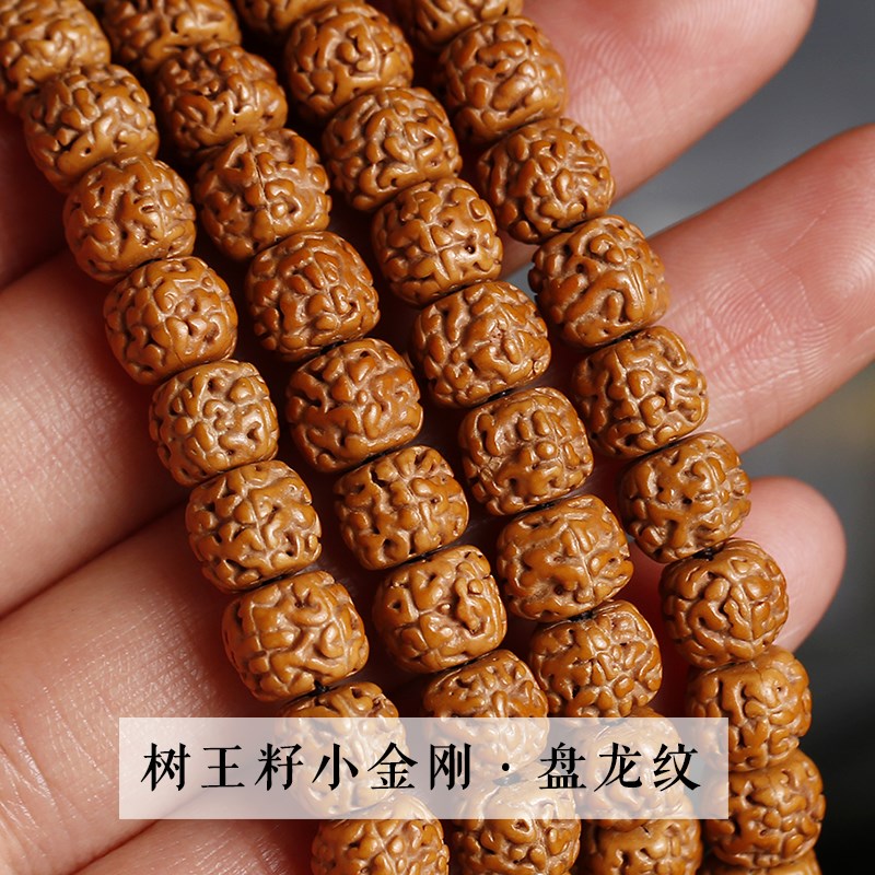 太行崖柏的时光印记:一休哥梅花吊坠手串的艺术之美