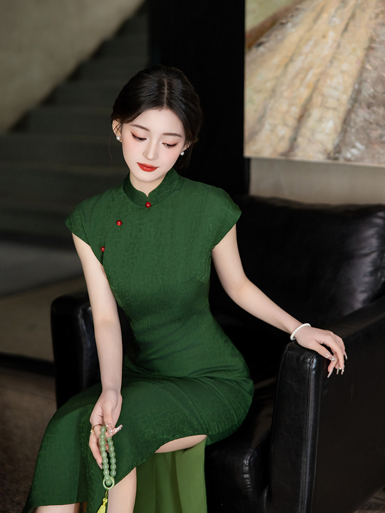 Shocking! how a vintage shanghai cheongsam can be styled to achieve a  modern 2025 chinese aesthetic? this green color palette is absolutely  stunning!