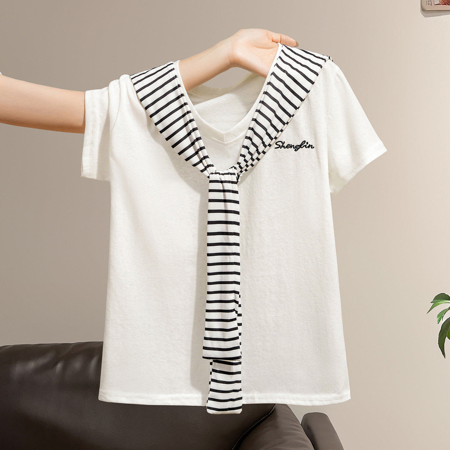 她池休闲风T恤2026春装新款女装时尚V领字母刺绣宽松款短袖上衣