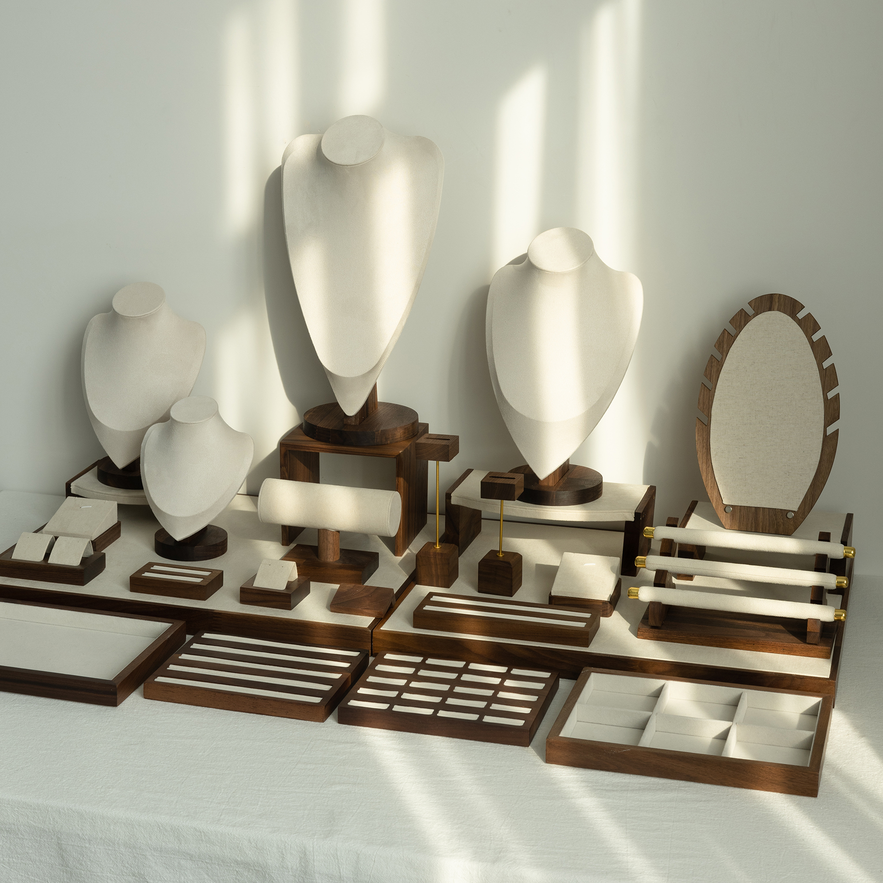 ウォールナットジュエリーディスプレイスタンドマネキンネックネックレスハンガージュエリーリングブレスレットマーケットストアディスプレイ装飾品