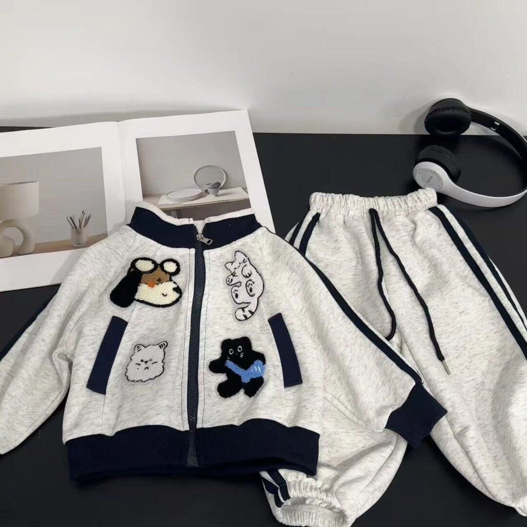 Костюмы для мальчиков, весенняя и осенняя одежда, новинки 2025 года для мальчиков, красивые и модные куртки, топы, детская одежда для отдыха и спорта из двух предметов