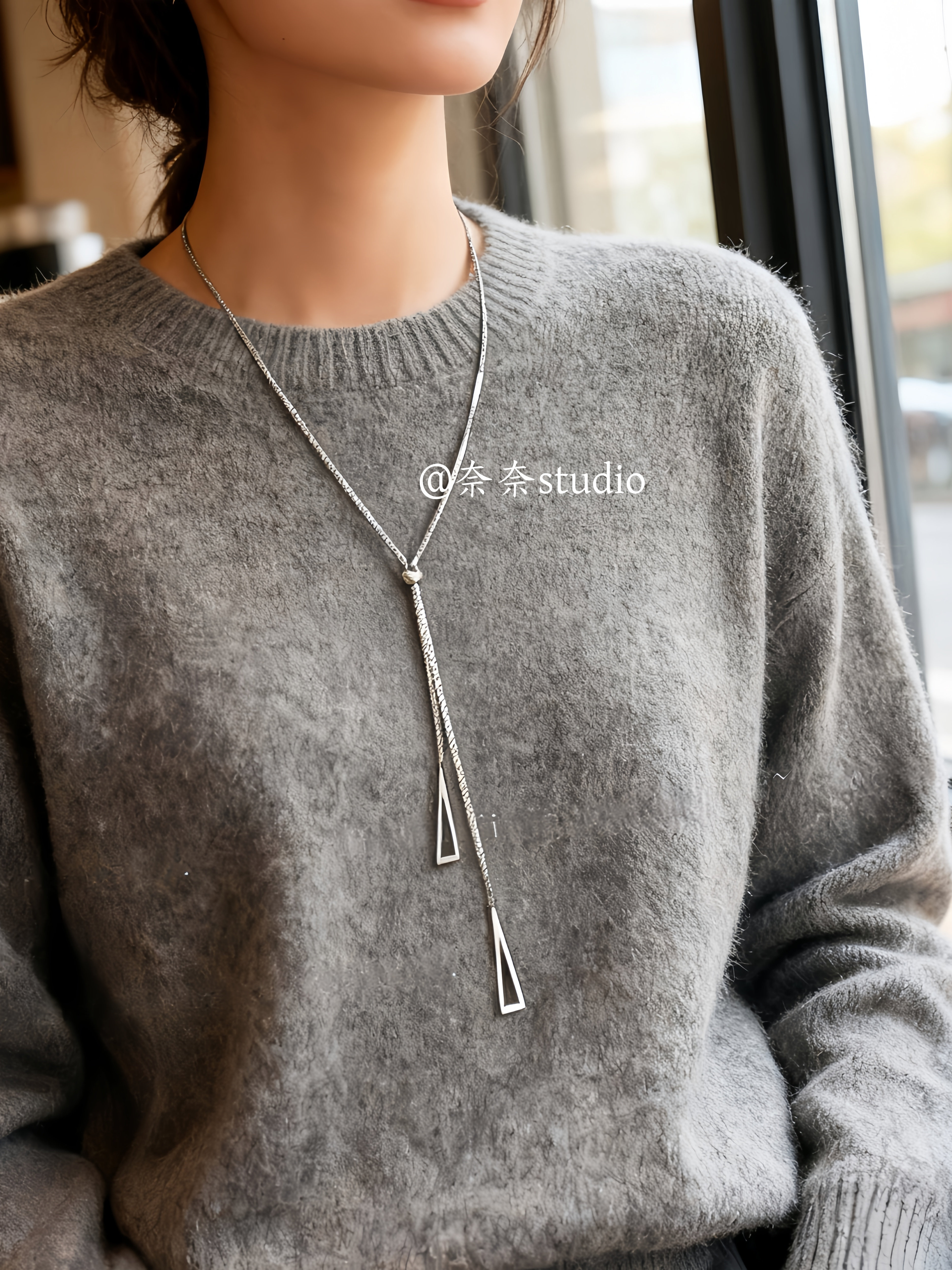 Minimalist Triangular Pull-Out Necklace, High-End, Light Luxury, Niche Accessory, High-Neck, Elegant, Autumn and Winter Men's Sweater Chain