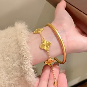 High-End Four-Leaf Clover Bracelet for Women, Light Luxury, Niche, Exquisite Jewelry, Versatile, Elegant, High-End Feel, ins Bracelet Accessory