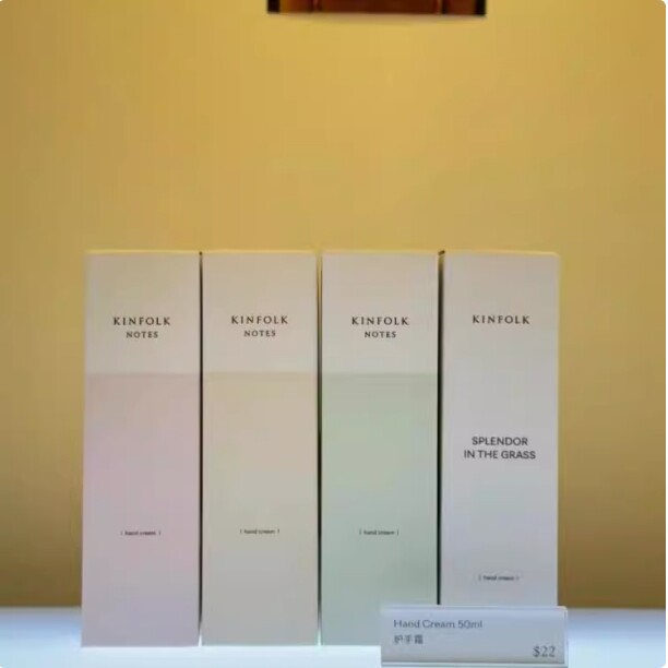 香水界的“试香刺客”？这瓶kinfolk notes Peau Blanc真的值吗？_香水_