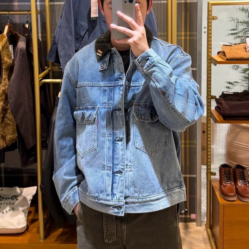Bar Collaboration Vintage Lapel Denim Jacket, Washed and Distressed, Multi-Pocket Workwear Coat, American Casual Style, Couple's Model Bar Collaboration Vintage Lapel Denim Jacket, Washed and Distressed, Multi-Pocket Workwear Coat, American Casual Style, Couple's Model