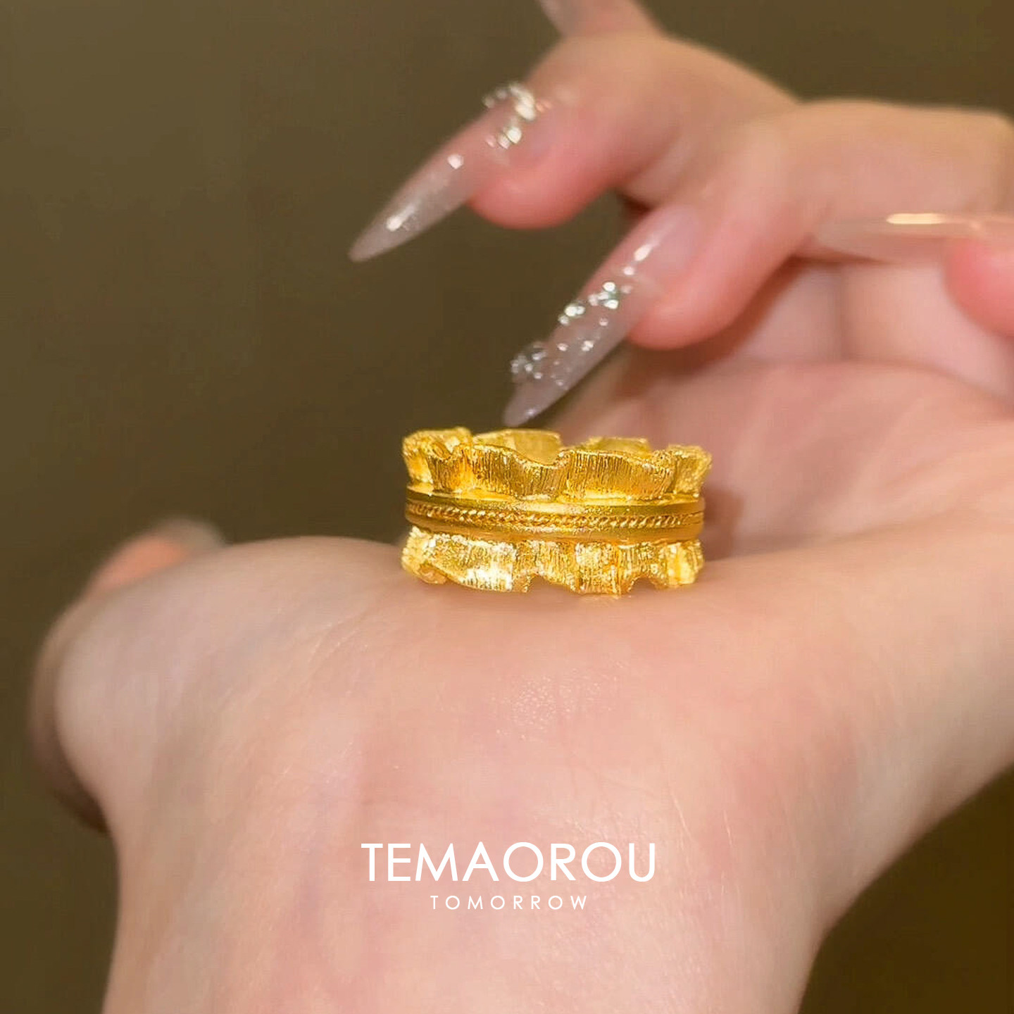 Retro gold lace texture wide ring for women