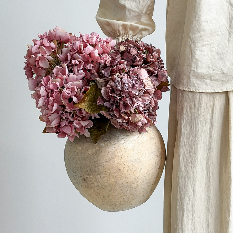 Handmade Cream-Colored White Ceramic Vase with a High-End Zen Style for Living Room, Suitable for Fresh Flowers, Guesthouses, and Hotels