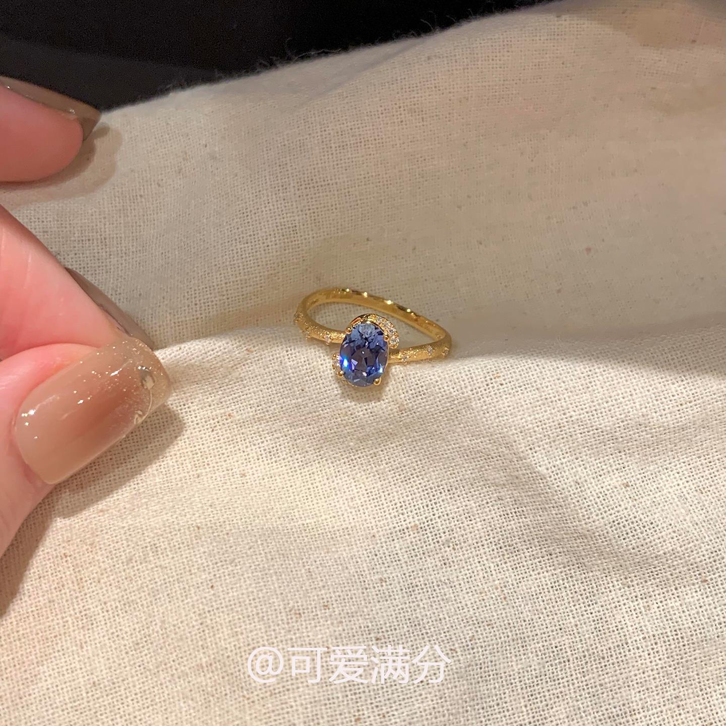 Retro Sparkling Diamond Blue Dove Egg Ring for Women
