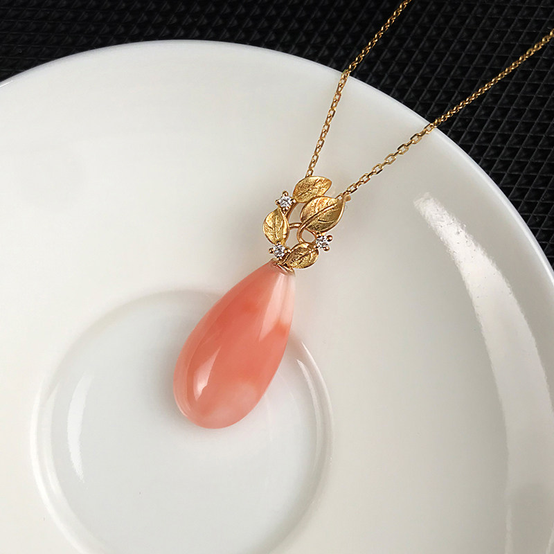 将来さん樣專用珊瑚 红珊瑚吊坠天然莫莫深水随形珊瑚18K金镶钻吊坠，时尚与奢华的