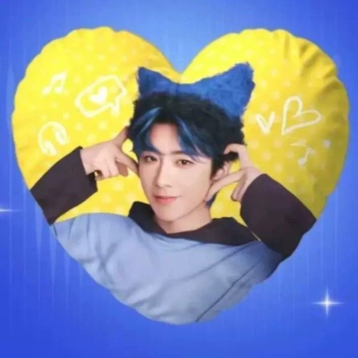 New Liu Yuning peripheral heart-shaped pillows, good-looking home pillows, cute cushions, gifts for friends and besties