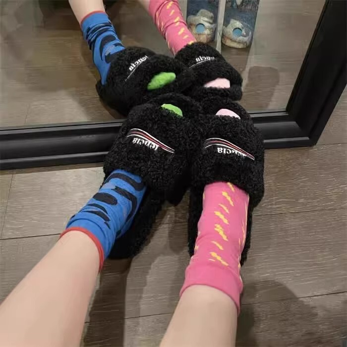 Trendy 2024 Autumn/Winter New Furry Slippers for Women, Outdoor Flat Wool Embroidered Lazy Slip-On Slippers for Women Trendy 2024 Autumn/Winter New Furry Slippers for Women, Outdoor Flat Wool Embroidered Lazy Slip-On Slippers for Women