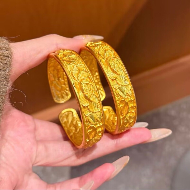 Gold-Plated Imitation Gold Wide Bracelet with Carved Peony Flowers, Solid Vintage Floral Bracelet, Chinese Style Wedding Fake Three-Gold Jewelry