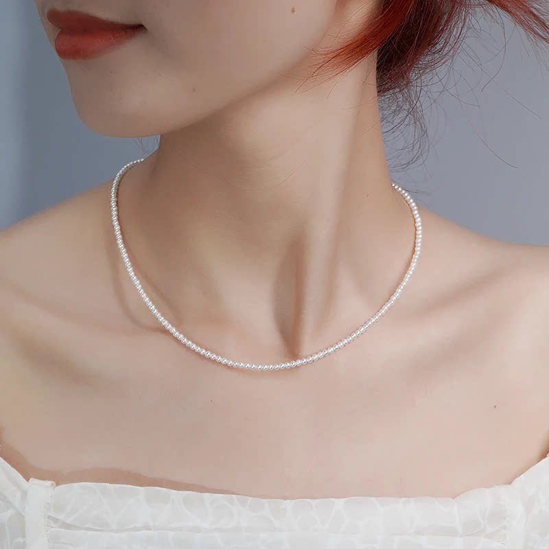 女性用淡水天然パールネックレス／チョーカー。ベビーパール、高光沢、鎖骨チェーン、控えめな高級感、ニッチなスタイル、新しいセーターチェーンが特徴です。