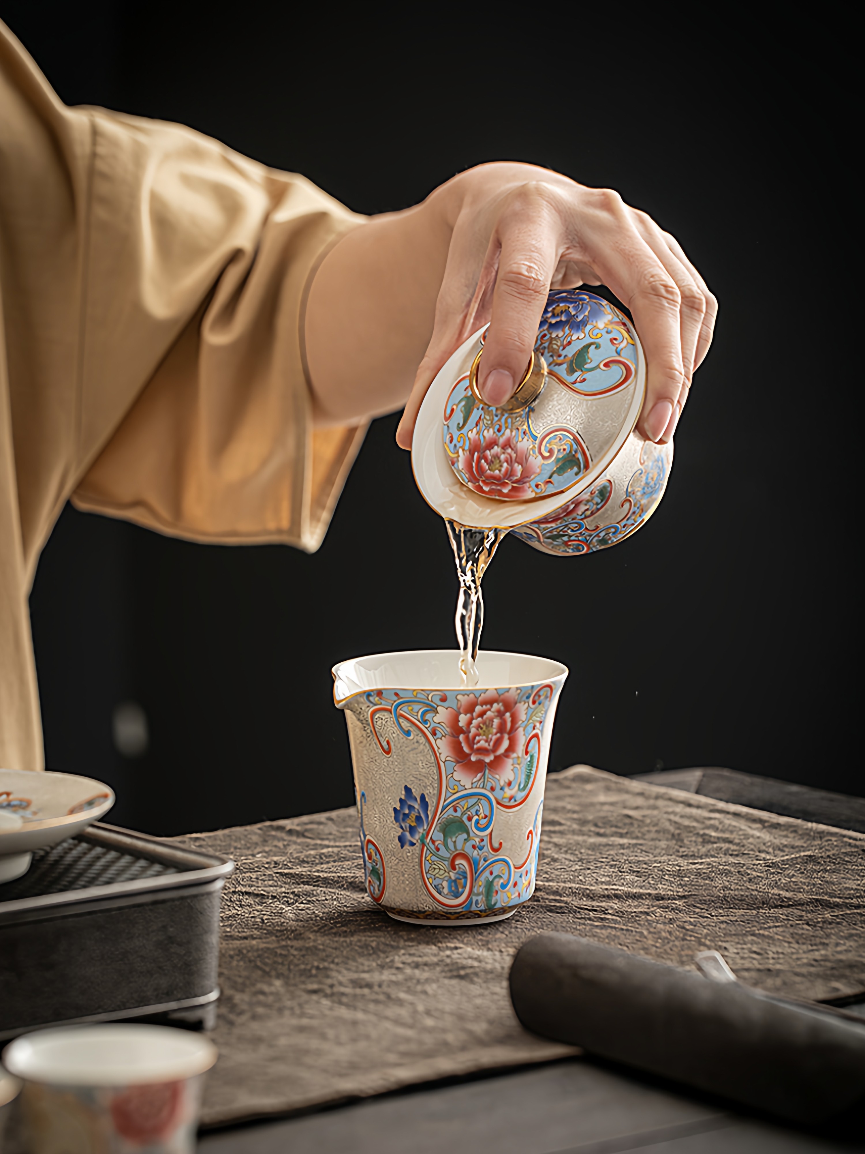 High-End Silver Filigree Kung Fu Tea Set for Home Use, Light Luxury Ceramic Teapot with Gold-Painted Lid Bowl, Exquisite Tea Cup Gift Box Set