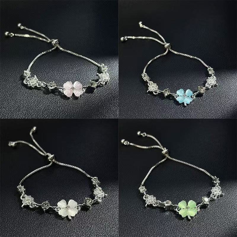 Korean Style New Lucky Four-Leaf Clover Bracelet, Fashionable and Unique, Forest Style, ins Designs, Adjustable Size Korean Style New Lucky Four-Leaf Clover Bracelet, Fashionable and Unique, Forest Style, ins Designs, Adjustable Size