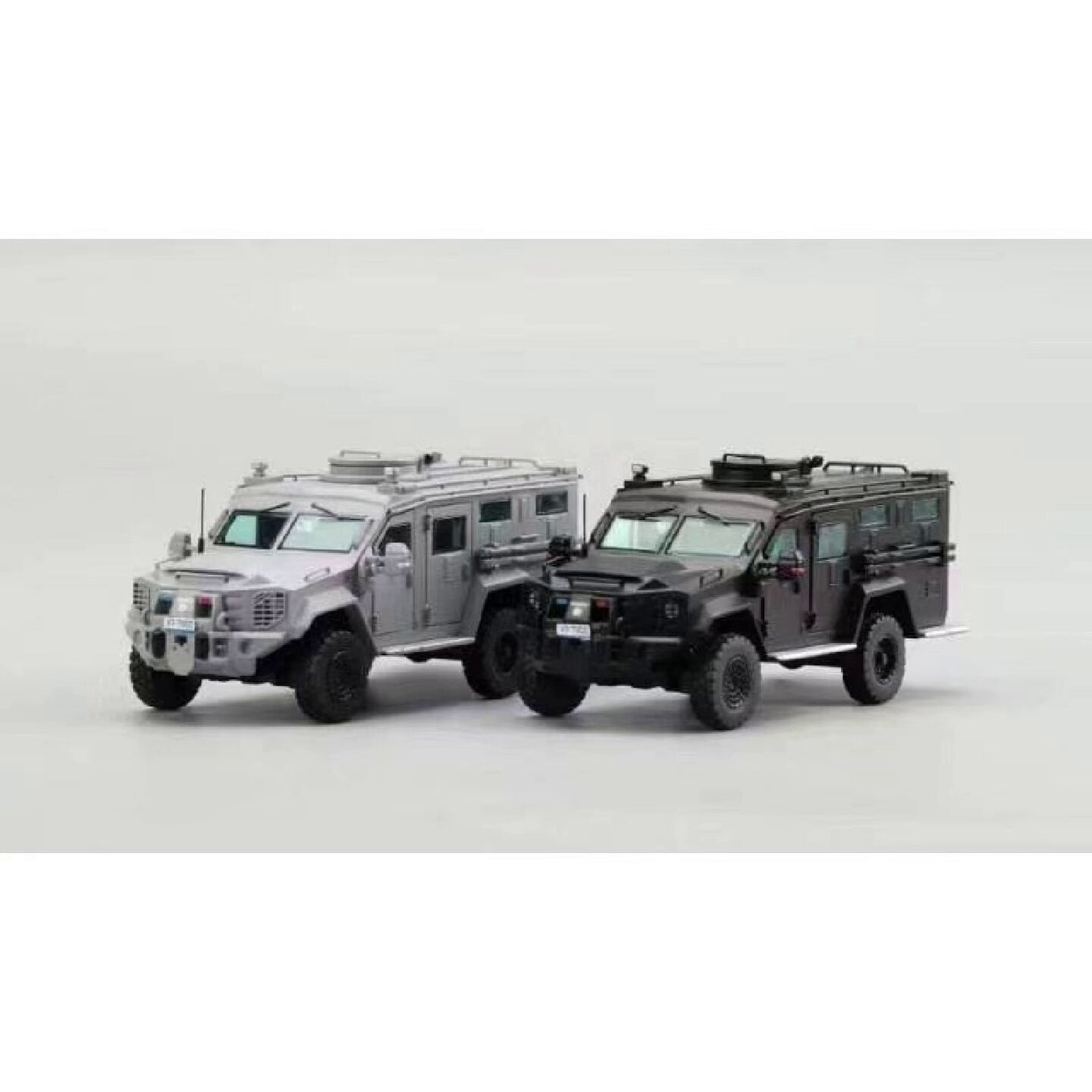 Mini Visuai Art 1:64 Lenco Bearcat 熊猫装甲车：微缩世界里的钢铁