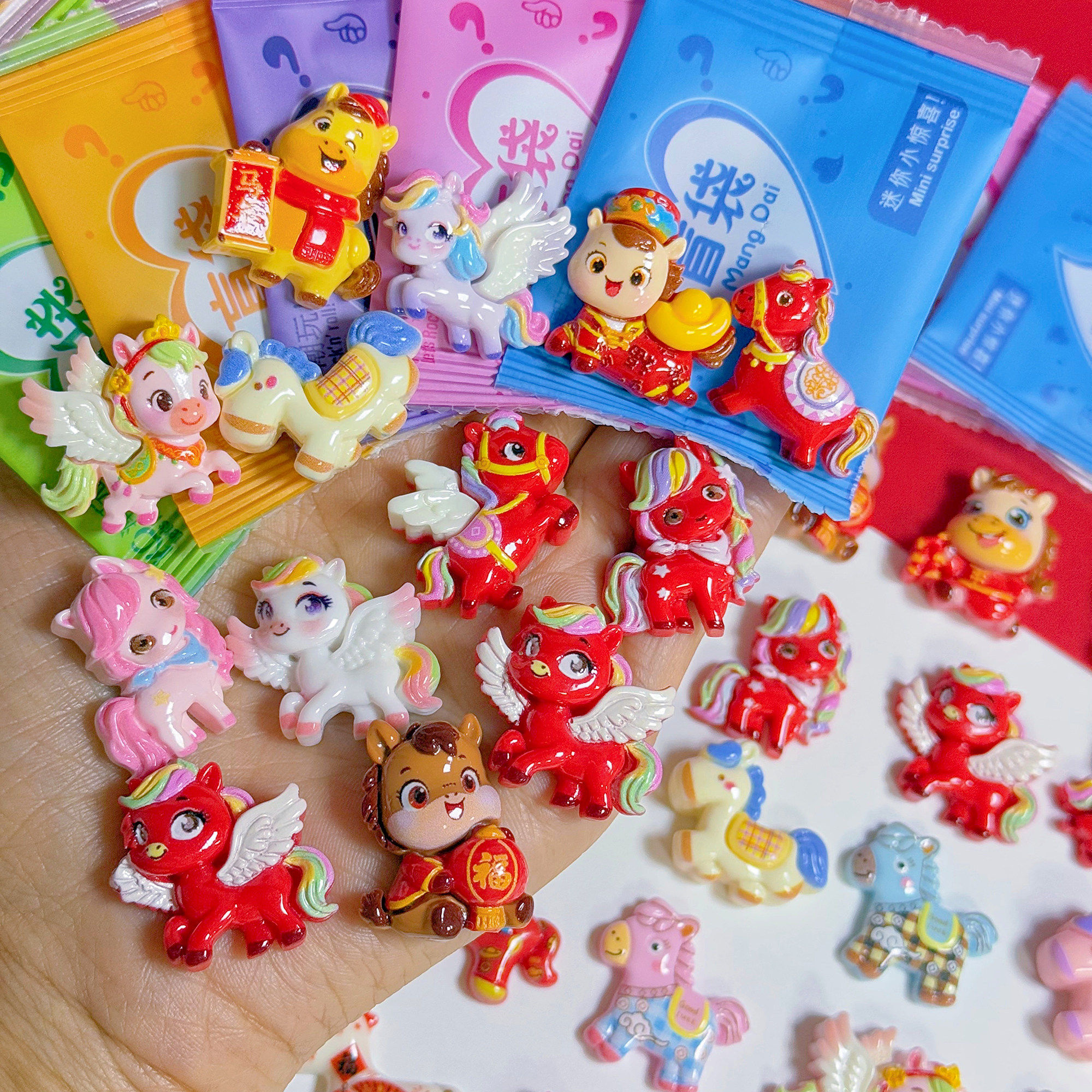 小学生向けの新年の午年ブラインドバッグギフト賞品、女の子向けの子供向けブラインドボックス開封おもちゃ。