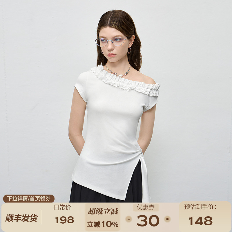 MCOXCOの夏用レディース用フリル斜めショルダーTシャツ。ニッチなデザイン、不規則なストラップ、スリムウエストのトップス。
