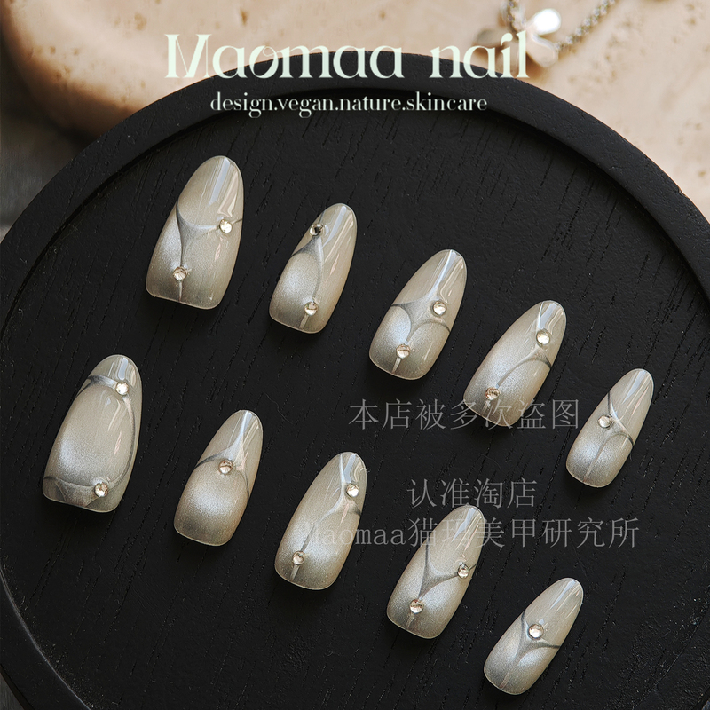 New High-End Cat-Eye Wearable Nails, Mid-Length, Stylish, Trendy, Niche Silver Glitter Nail Art, Handmade Nail Tips New High-End Cat-Eye Wearable Nails, Mid-Length, Stylish, Trendy, Niche Silver Glitter Nail Art, Handmade Nail Tips