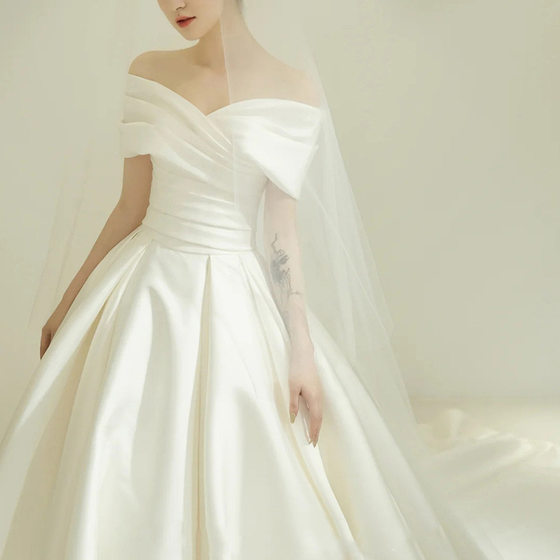 새틴 웨딩 드레스 2025 New Style Bride One-Shoulder Palace 스타일 프랑스 대기 단순 요정 스타일 홈 베일