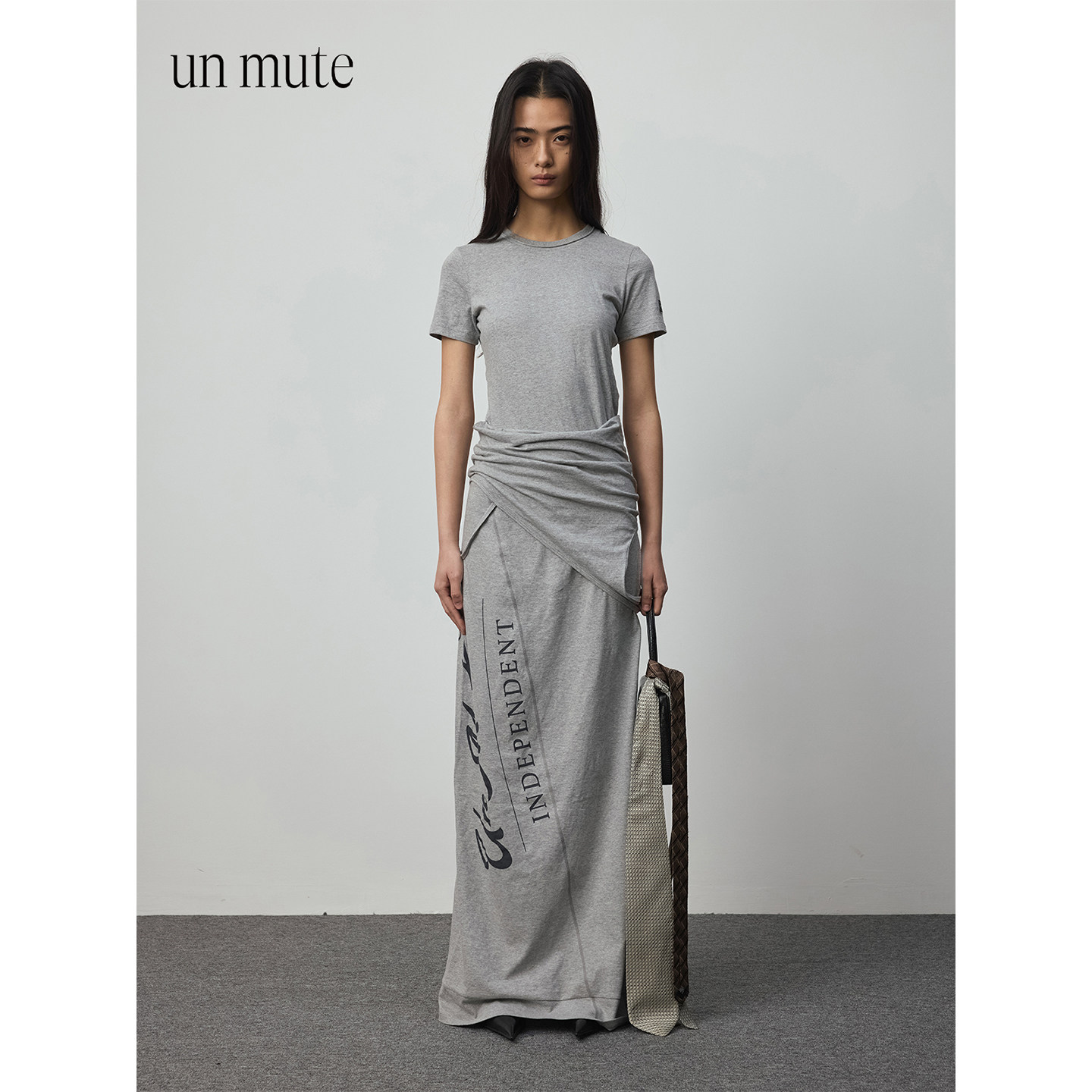 Летнее платье-футболка с короткими рукавами UN MUTE25SS summer niche design sense Tianzhu из искусственного хлопка со складывающейся конструкцией из двух частей