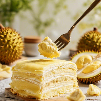 Thousand layers of durian cake with animal cream pulp