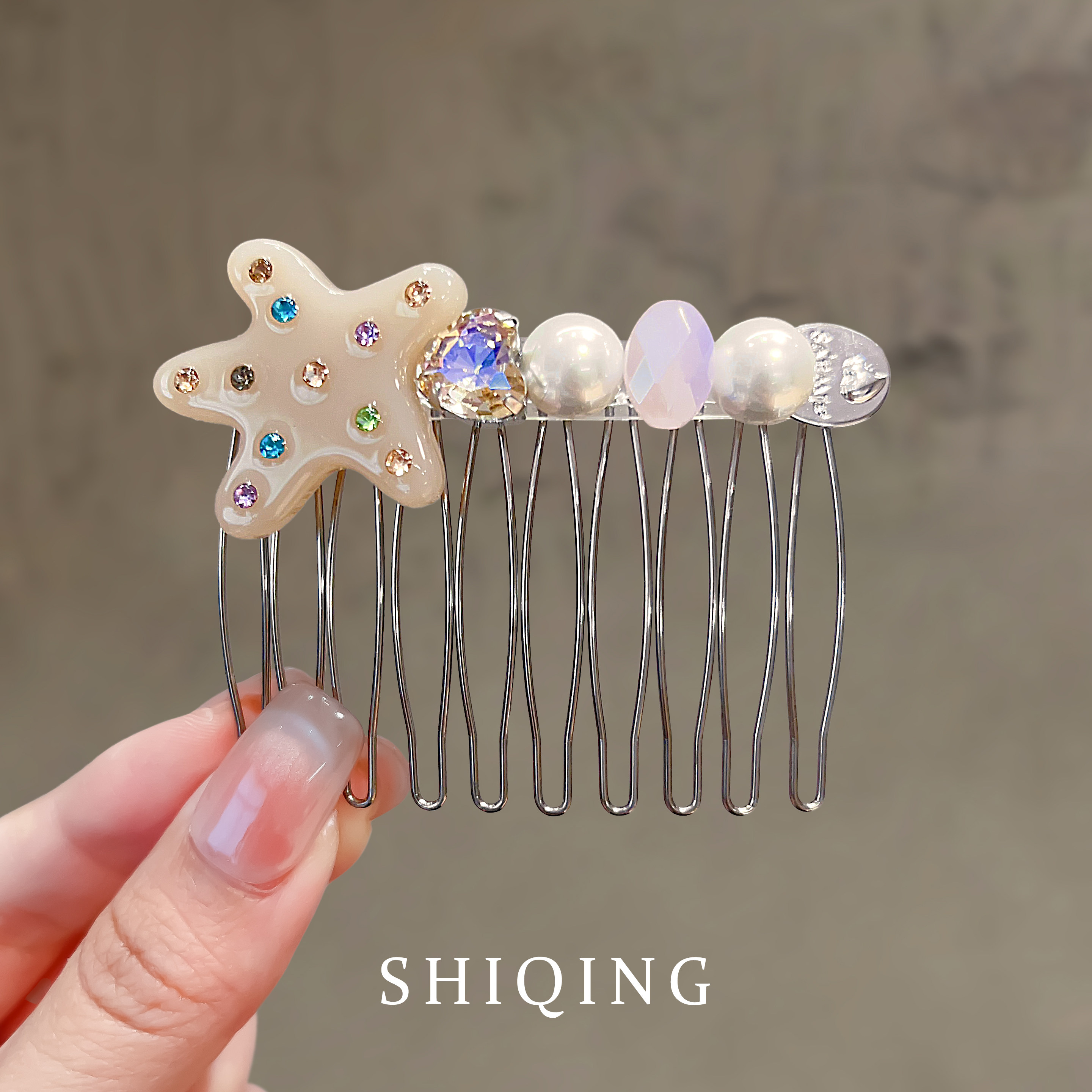 Cute rhinestone star hair comb for women, fashionable and versatile, perfect for back of the head updo, front bangs, and wispy hair, this upside-down comb is designed to hold the hair in place.