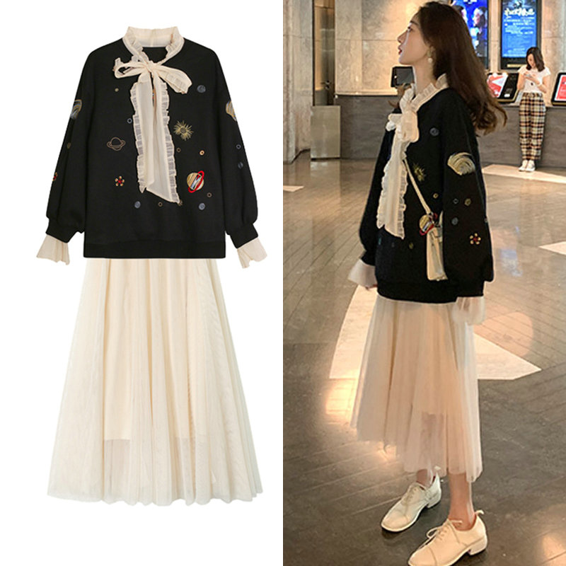 Pregnant women autumn suit 2021 New Net red tide mother coat two-piece set Spring and Autumn style dress age
