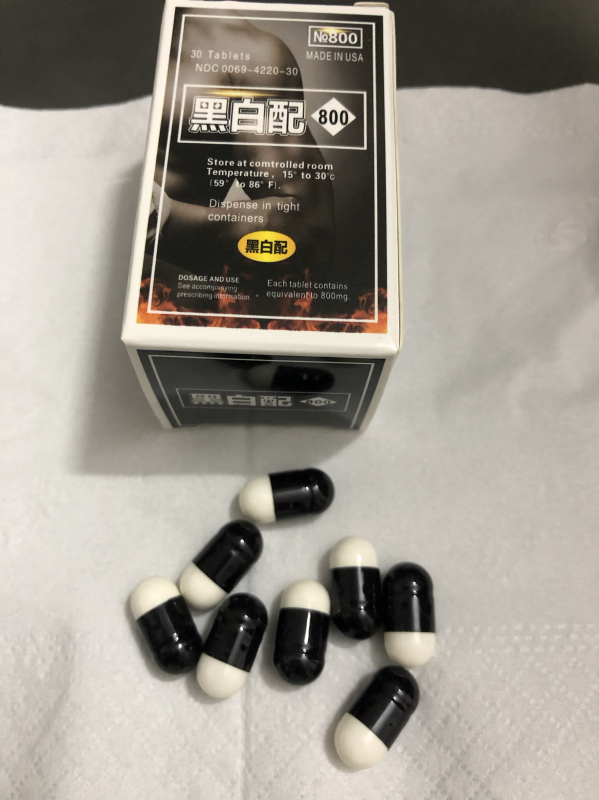 Black and White Capsules, 10 Pieces