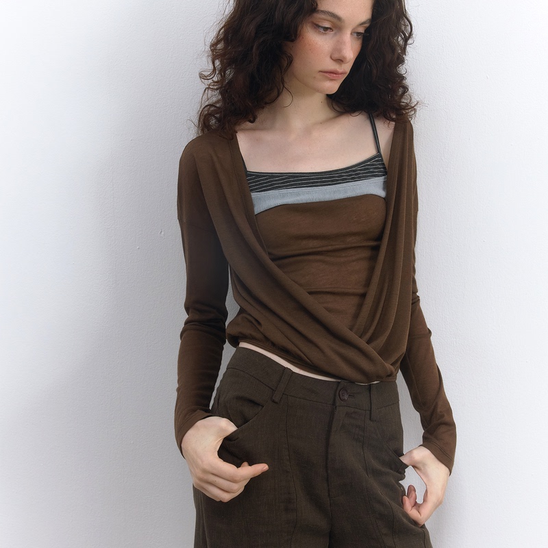 Mottoless Wrap-Style Overlapping Cardigan Knit Top with Contrasting Color Multi-Layered Camisole Two-Piece Set Mottoless Wrap-Style Overlapping Cardigan Knit Top with Contrasting Color Multi-Layered Camisole Two-Piece Set