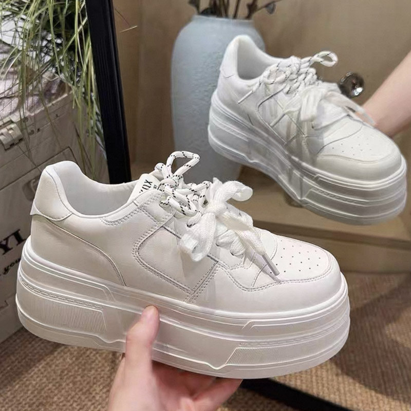 Маленькие белые туфли; женская осенняя обувь; новинка 2025 года; модный стиль; популярные в этом году универсальные повседневные модные тонкие туфли на толстой подошве и платформе