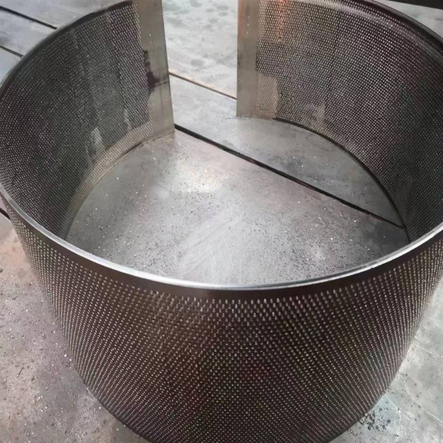 Quenching and not being beaten with carbon steel national standard 3mm thick manual drilling and pulverizing machine sieve mesh bottom screen sieve